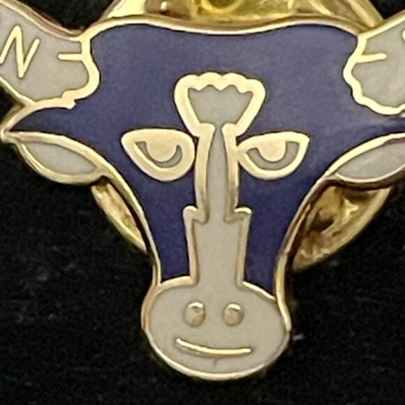 1.25” gold tone and purple enamel Horn Pride lapel hat tie pin - Picture 2 of 12